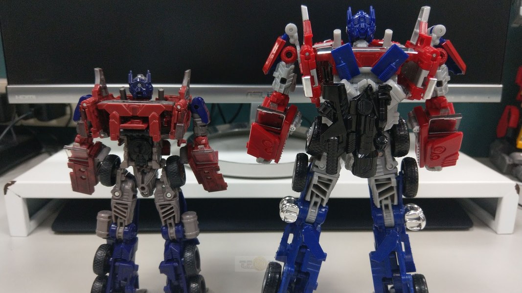 Bumblebee The Movie BB 02 Legendary Optimus Prime   In Hand Images Of TakaraTomy Exclusive Release  (26 of 40)